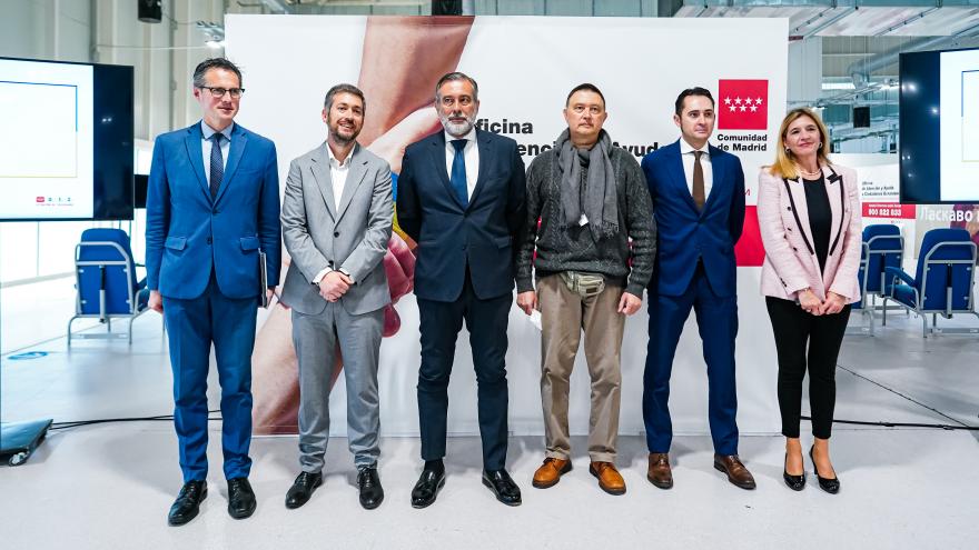 La Comunidad de Madrid ya ha prestado asistencia a más de 9.000 refugiados ucranianos en los primeros 40 días de la Oficina de Atención y Ayuda del Z El consejero Enrique López durante su visita al Hospital Zendal