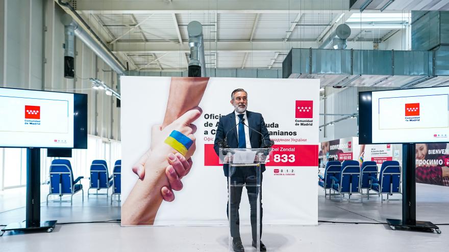 La Comunidad de Madrid ya ha prestado asistencia a más de 9.000 refugiados ucranianos en los primeros 40 días de la Oficina de Atención y Ayuda del Z El consejero Enrique López durante su intervención en el atril