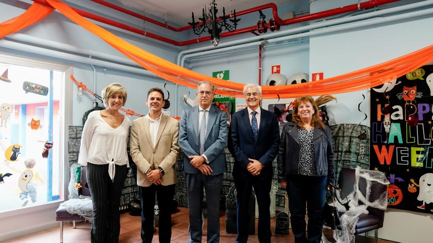 El vicepresidente junto a algunos representantes del instituto