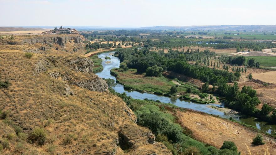 Vista entorno natural y río 