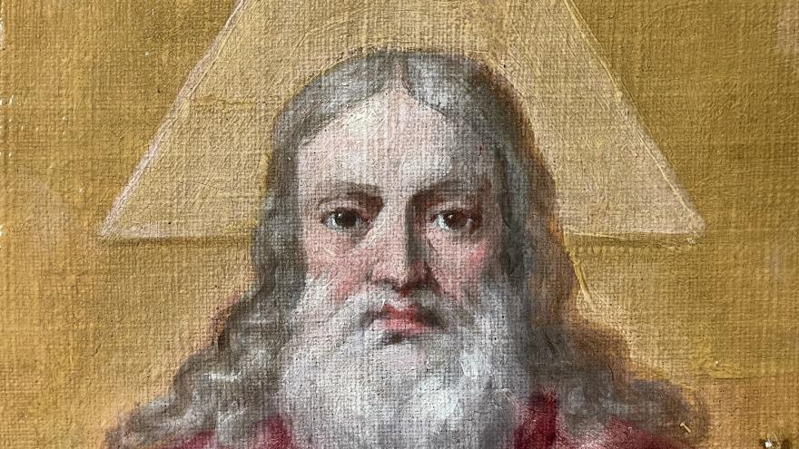 Dios Padre, detalle tras su restauración, cabeza de Dios Padre con símbolo de la eternidad y Trinidad