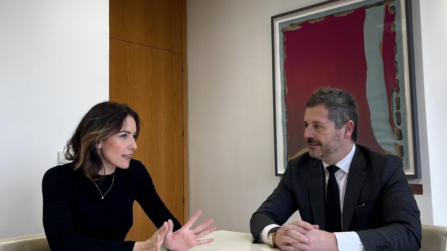 El consejero De Paco Serrano con Alondra de la Parra