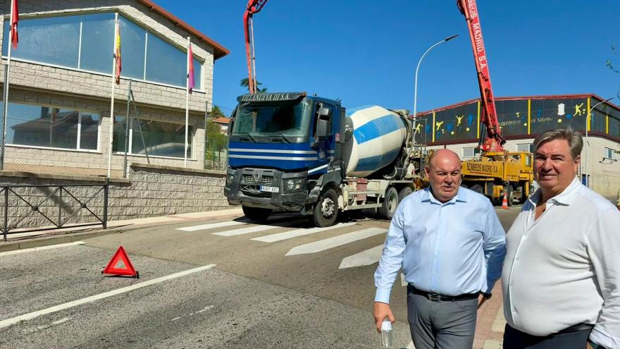 La Comunidad de Madrid ampliará el gimnasio municipal y mejorará calles del casco urbano en Navalagamella El viceconsejero de Presidencia y Administración Local