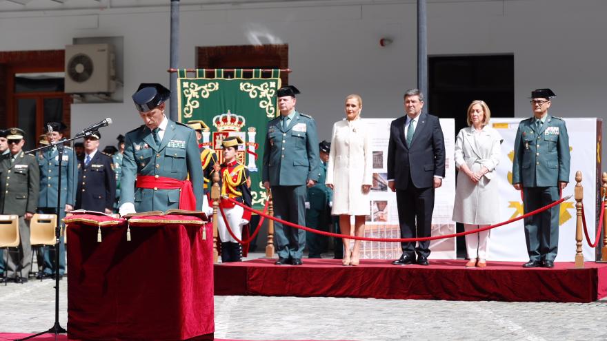 Cristina Cifuentes asiste a la toma de posesión del general jefe de la Guardia Civil