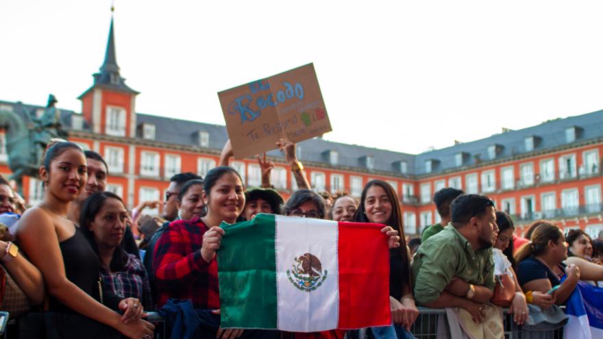 El concierto de Camilo, en la Puerta de Alcalá, y el de la Banda El Recodo, en la Plaza Mayor, han sido los eventos más multitudinarios