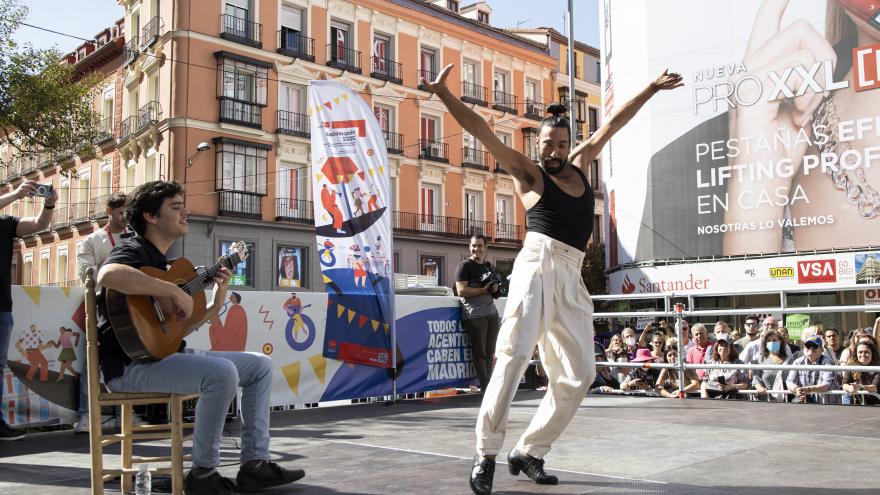 El concierto de Camilo, en la Puerta de Alcalá, y el de la Banda El Recodo, en la Plaza Mayor, han sido los eventos más multitudinarios