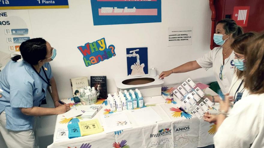 concurso higiene de manos en el acceso a cafetería del hospital 