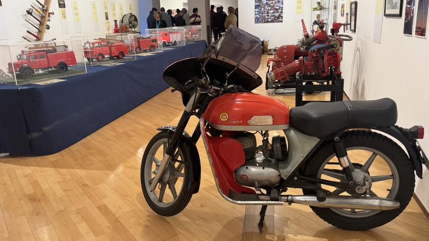 La Comunidad de Madrid organiza una exposición para divulgar la historia del servicio de extinción de incendios de Alcalá de Henares por su 50º aniversario Cuando suena la sirena
