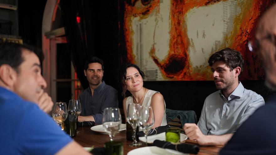 Díaz Ayuso arranca su viaje institucional a EEUU con un encuentro de trabajo con rectores de las universidades públicas madrileñas