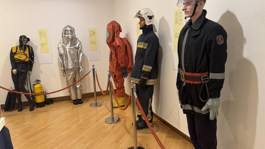 La Comunidad de Madrid organiza una exposición para divulgar la historia del servicio de extinción de incendios de Alcalá de Henares por su 50º aniversario Cuando suena la sirena
