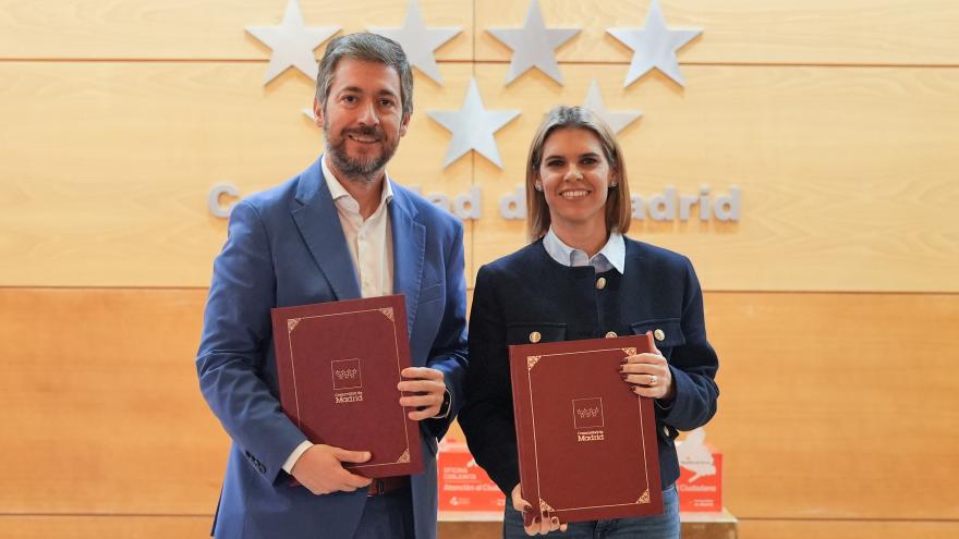 El consejero García Martín y la presidenta de la Federación de Municipios de Madrid