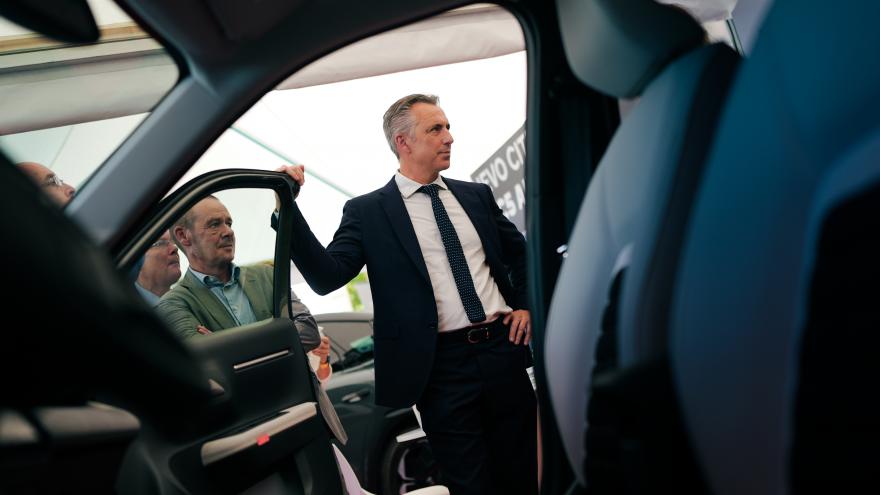 La Comunidad de Madrid pide al Gobierno central 70 millones de euros más para ayudas a la movilidad eléctrica  El consejero Novillo