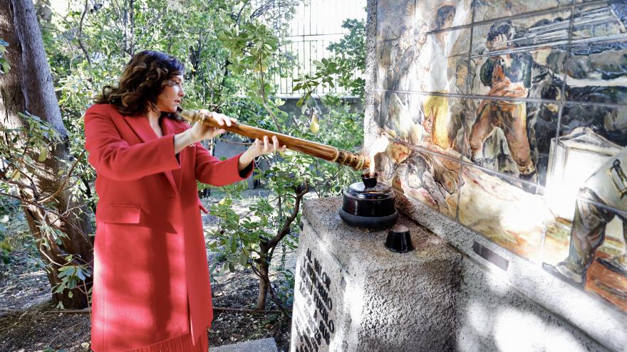 La presidenta Isabel Díaz Ayuso en el cementerio de La Florida