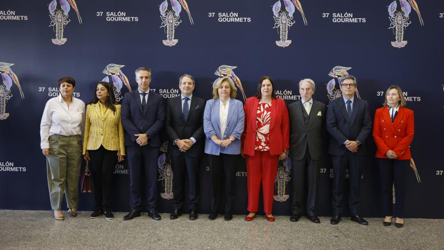 La Comunidad de Madrid promociona sus productos más selectos de 37 empresas agroalimentarias en el XXXVII Salón Gourmets El consejero en el evento