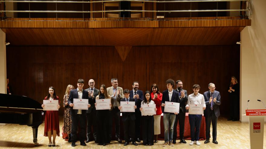La Comunidad de Madrid reconoce el mérito y esfuerzo de sus alumnos con los Premios Extraordinarios de Educación El viceconsejero de Política y Organización Educativa