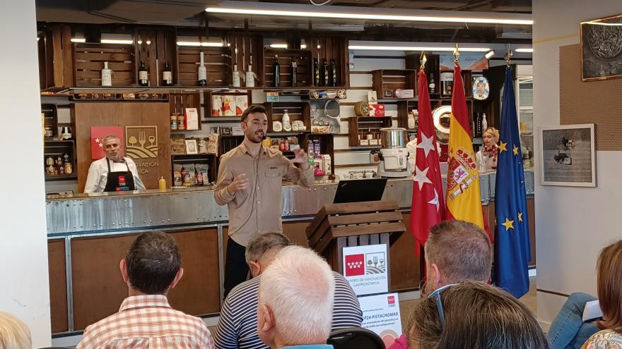Experto presenta el proyecto Pistachomad