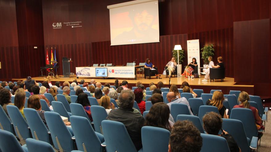 Personas en un auditorio