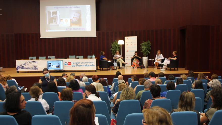 Personas en un auditorio