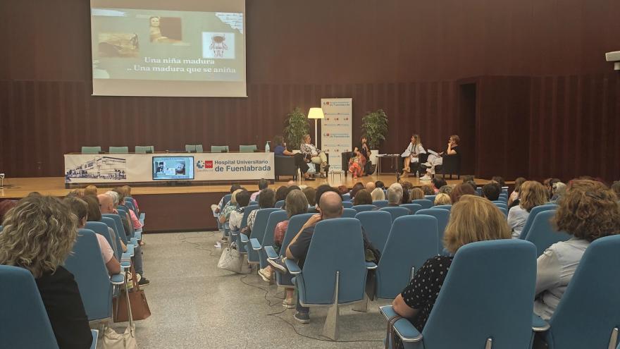 Personas en un auditorio