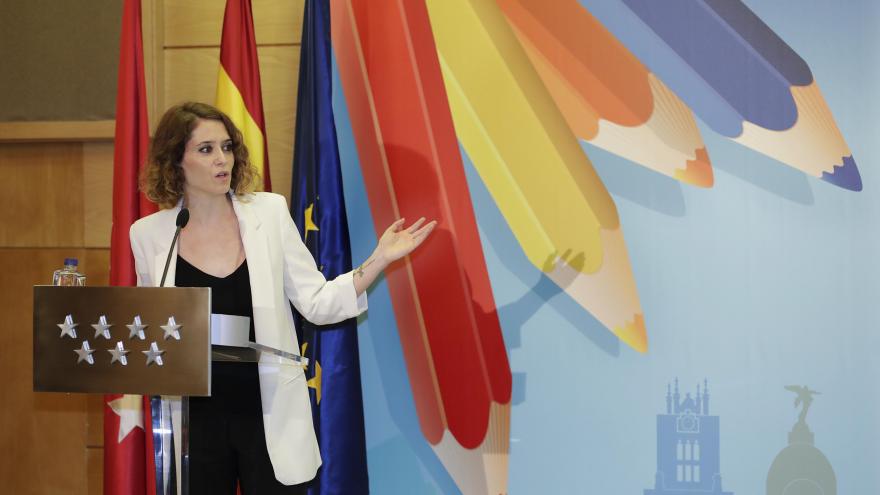 La viceconsejera de Presidencia y Justicia entrega los premios del concurso escolar de carteles con temática europeísta