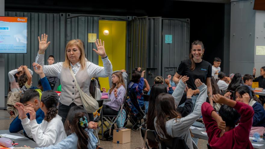 alumnos en la Semana del Emprendimiento Junior