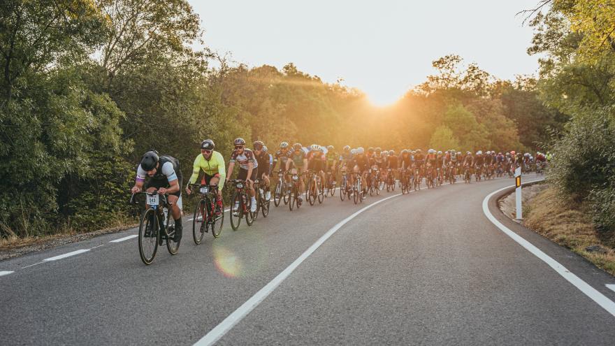 Imagen de un momento de la carrera ciclista