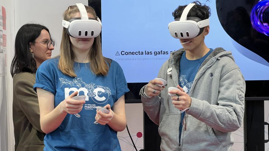 Alumnos en la Feria Madrid es Ciencia