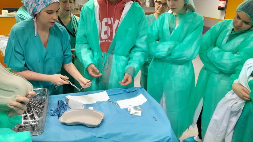 Alumnos en una clase sobre sanidad en el Hospital del Sureste