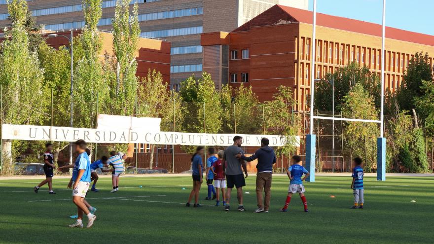 menores tutelados jugando al rugby 