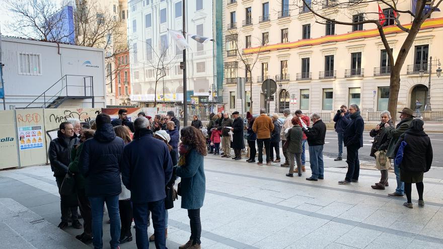 Colas de ciudadanos en la Consejería de Cultura y Turismo para recoger los facsímiles