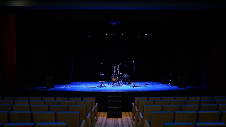 García Martín visita teatro Juan Pardo de  Valdemoro remodelación  con cargo al PIR