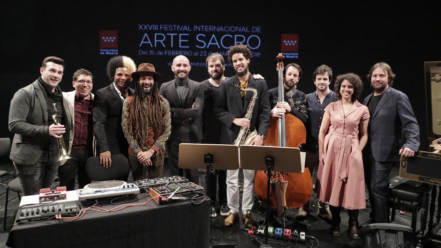 Grupo de artistas posando en la presentación del XXVIII Edición del Festival de Arte Sacro de la Comunidad de Madrid
