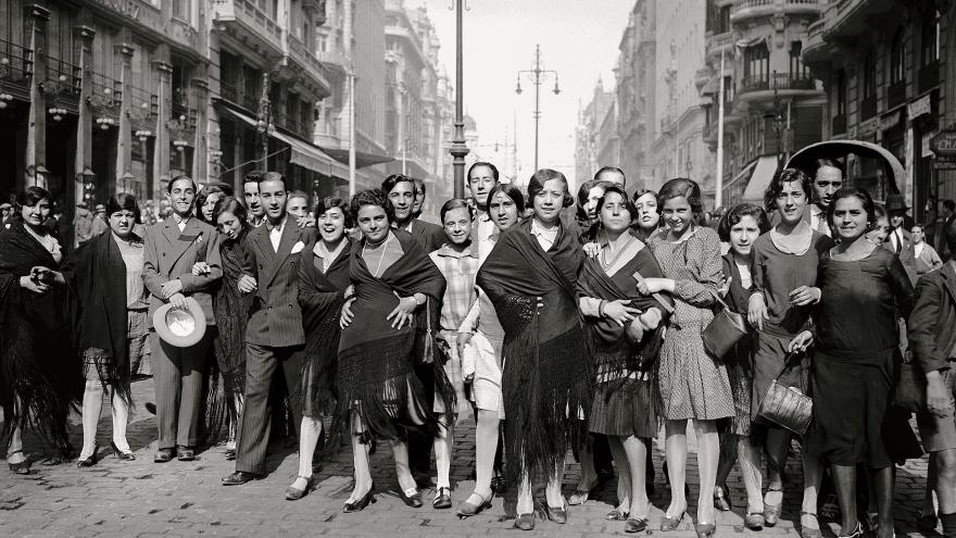 Fotografía den blanco y negro de la exposición