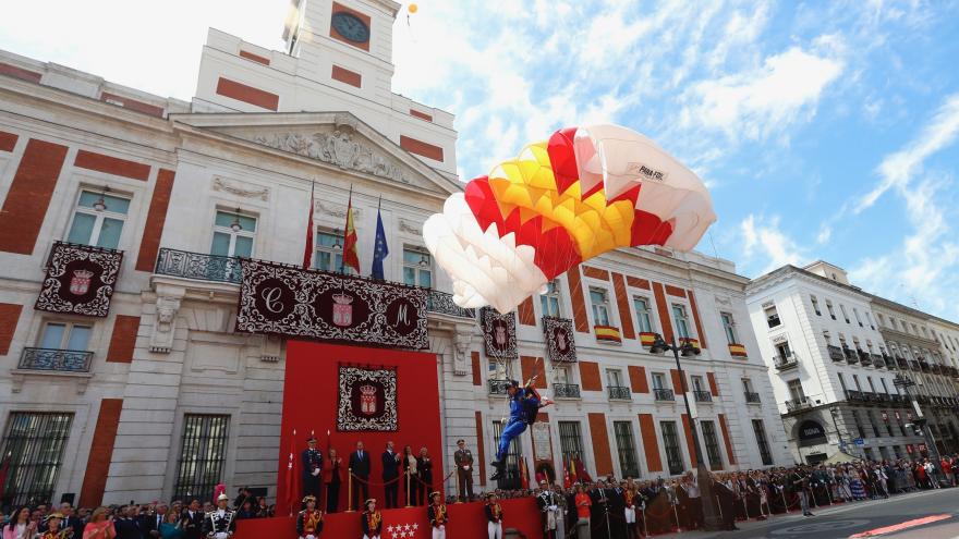 Rollán, en la parada militar en homenaje a los Héroes del 2 de Mayo