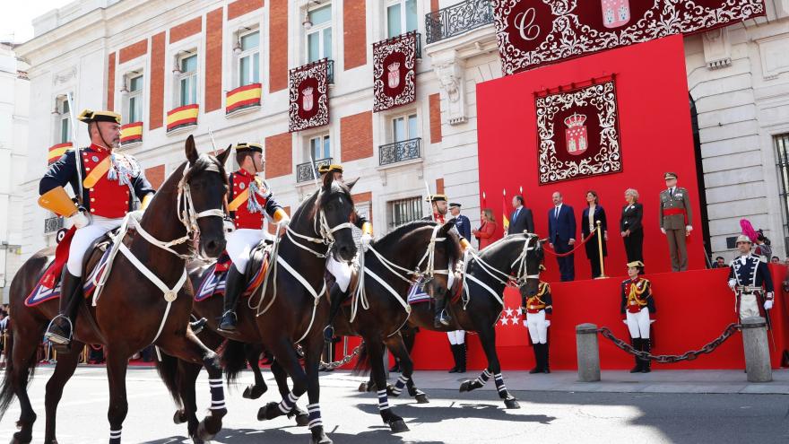 Rollán, en la parada militar en homenaje a los Héroes del 2 de Mayo