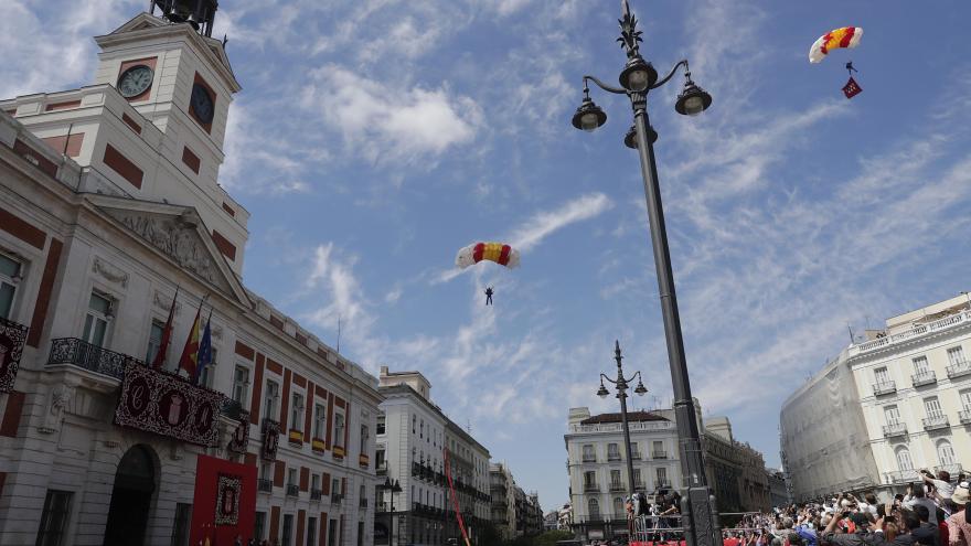 Rollán, en la parada militar en homenaje a los Héroes del 2 de Mayo