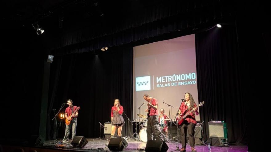 La Comunidad de Madrid ayuda en cinco años a 30.000 jóvenes músicos en sus ensayos y grabaciones musicales  Concierto del grupo Sin salida en Metrónomo