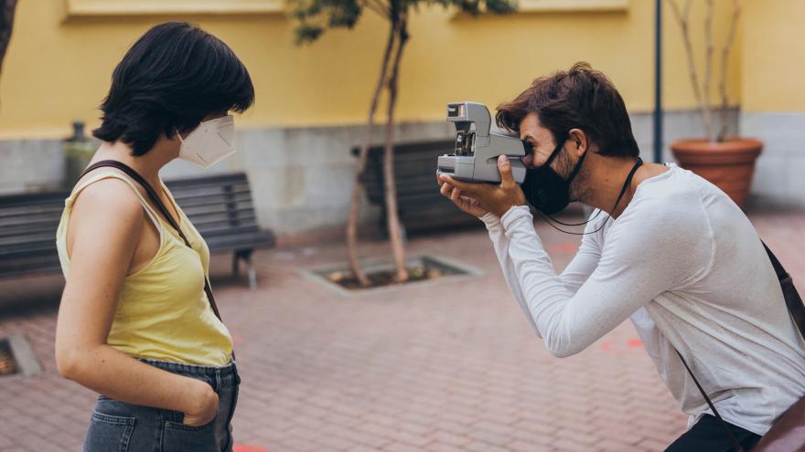 Hombre haciendo una foto