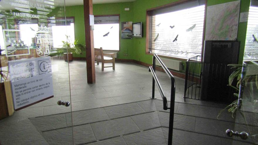 Acceso al interior del Centro Visitantes Peñalara
