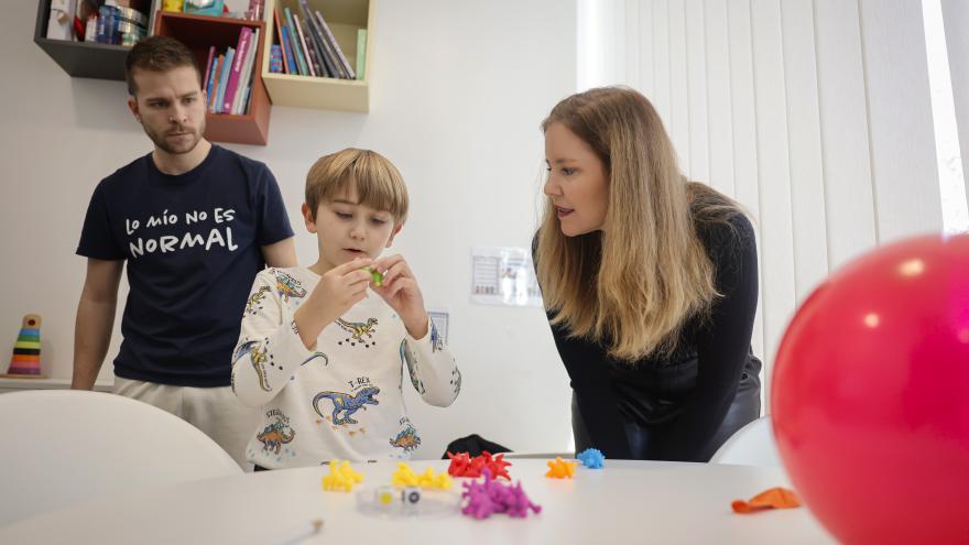 Ana Dávila durante su visita al nuevo centro de Atención Temprana de la Fundación Pegasus