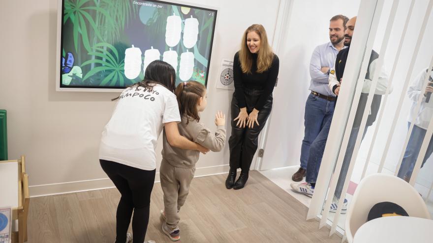 Ana Dávila durante su visita al nuevo centro de Atención Temprana de la Fundación Pegasus