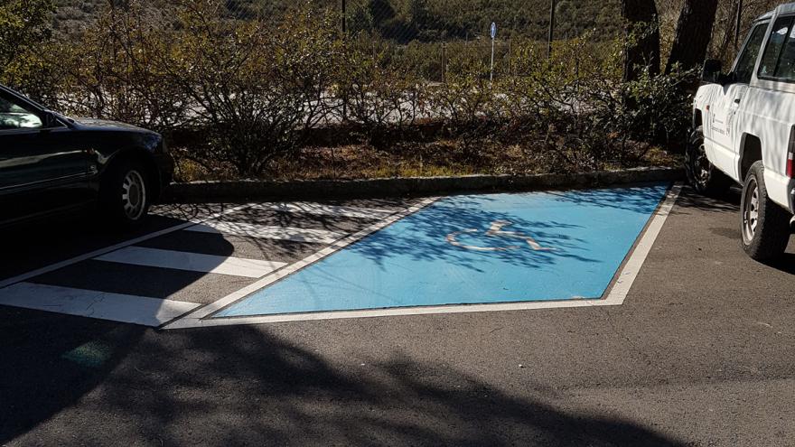 Zona aparcamiento reservado Centro Visitantes La Pedriza