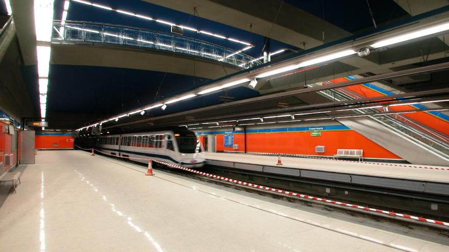 Tren entrando en la estación Conservatorio