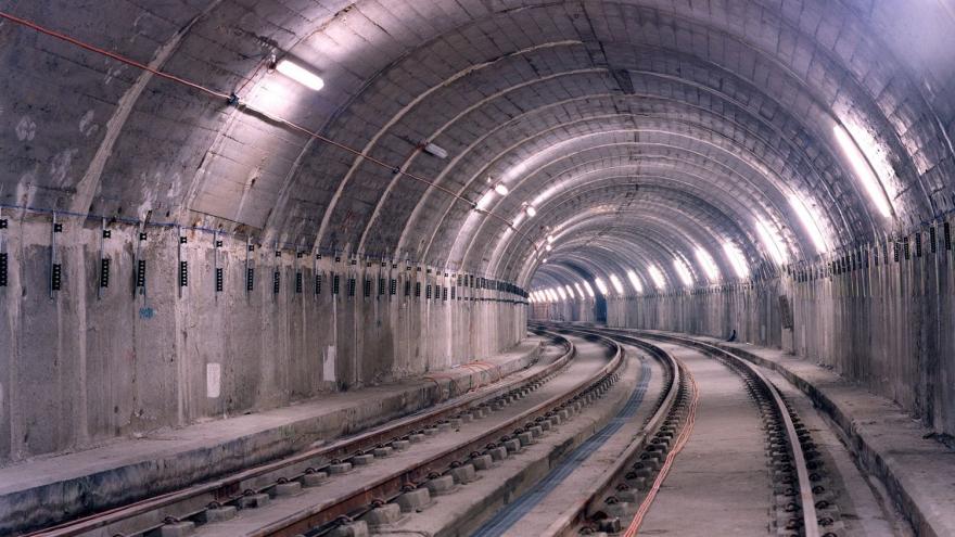 Túnel terminado con todas las instalaciones