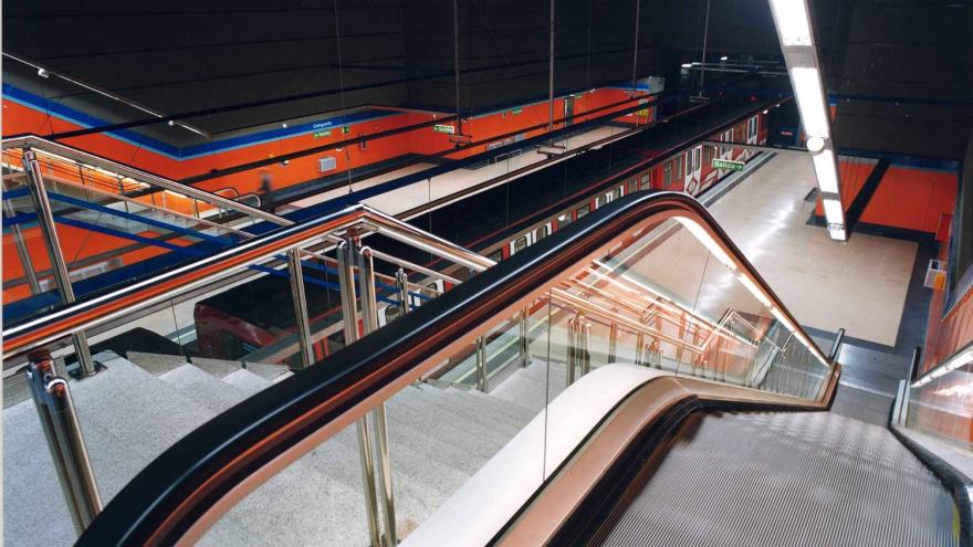 Vista de la estación Congosto desde el inicio de las escaleras mecánicas