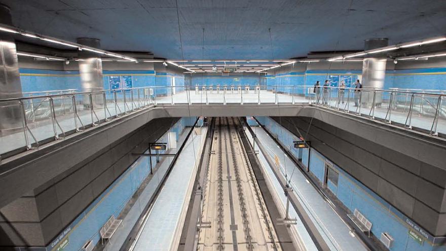 Vista de la estación desde el nivel superior, Vitrex azul