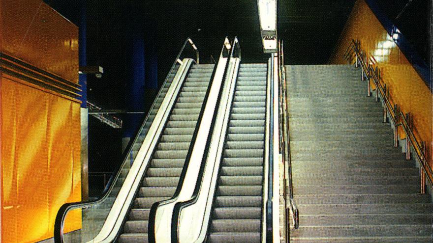 Escaleras fijas y mecánicas estación Canillas