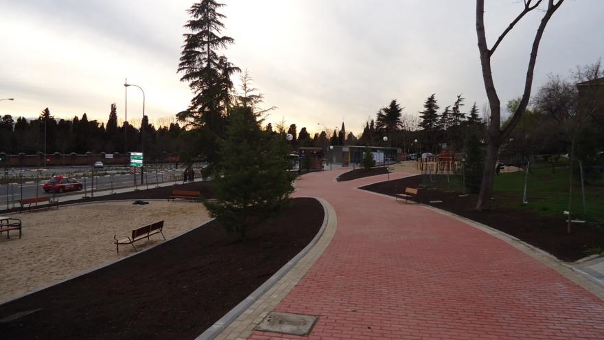 Caminos adoquinados reurbanización La Almudena