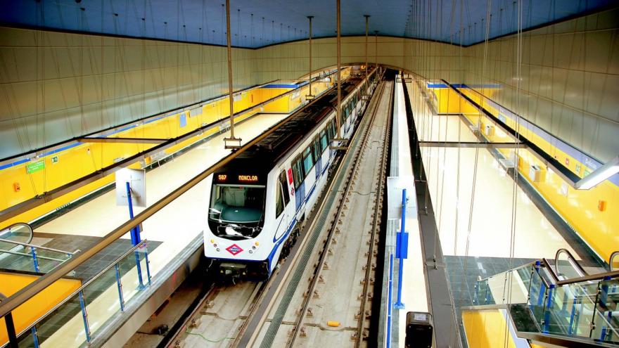 Estación de Delicias, al fondo se aprecian los antiguos andenes y en primer término el tramo ampliado y ensanchado