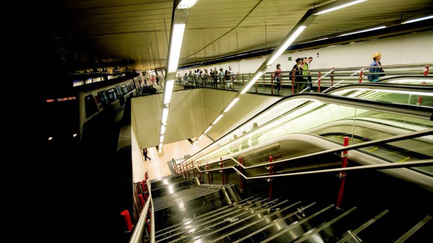 Estación de Legazpi, conexión  nivel de andenes de Línea 3 con nivel intermedio